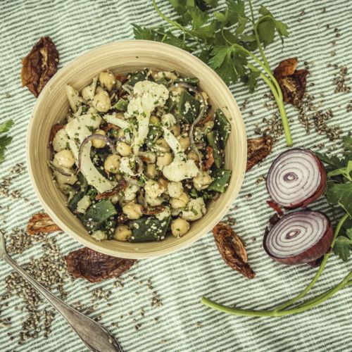 Bowl de pois-chiches, chou-fleur et haricots coco